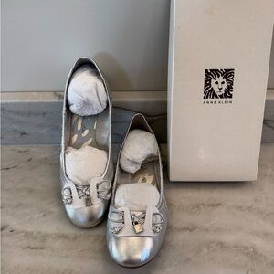 Anne Klein Petrica Silver Flats with Bow Detail 8M NIB